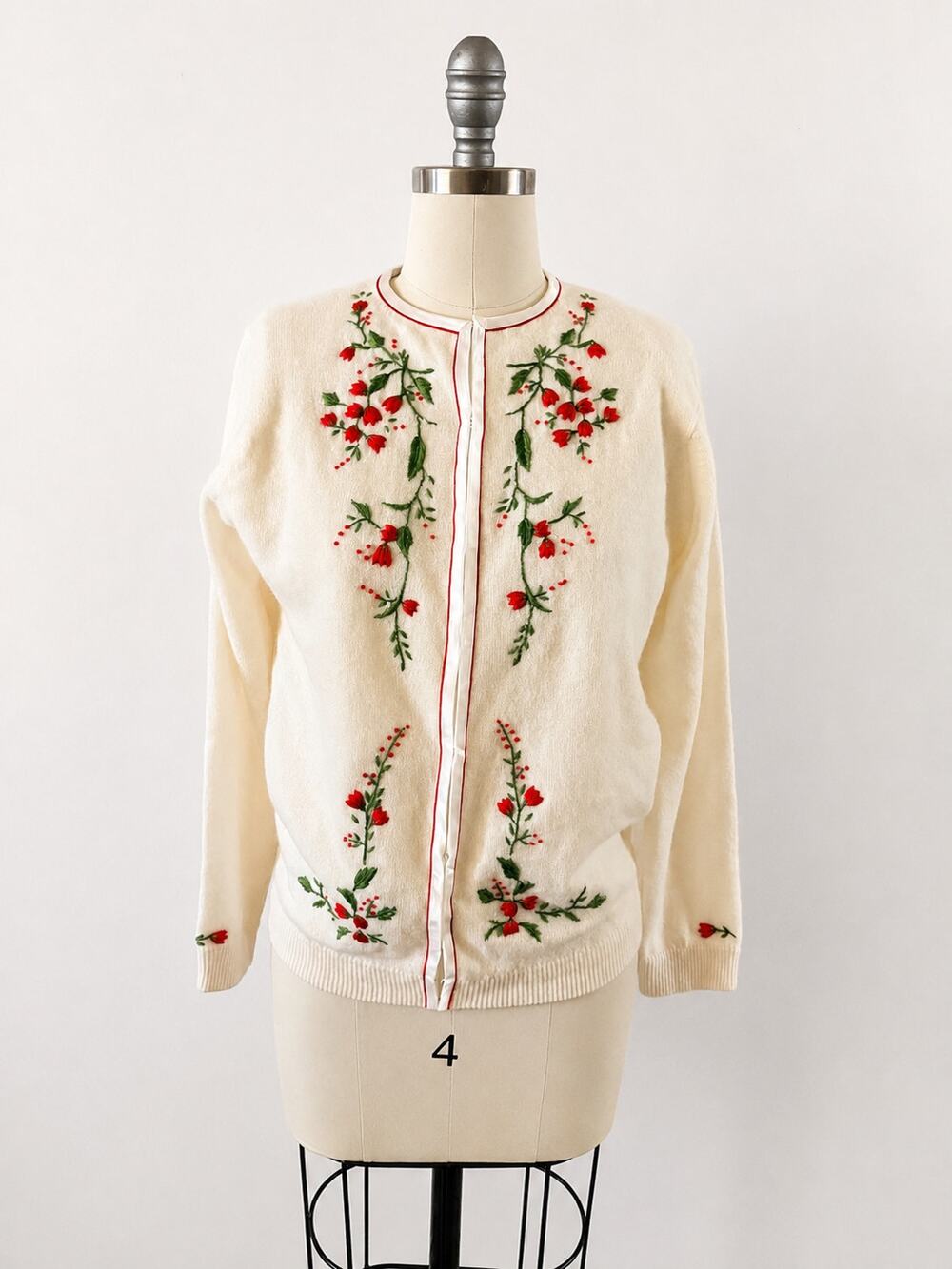 60s VTG Cecile Bermuda Cardigan 38 Ivory Lambswool Angora Floral Embroidered